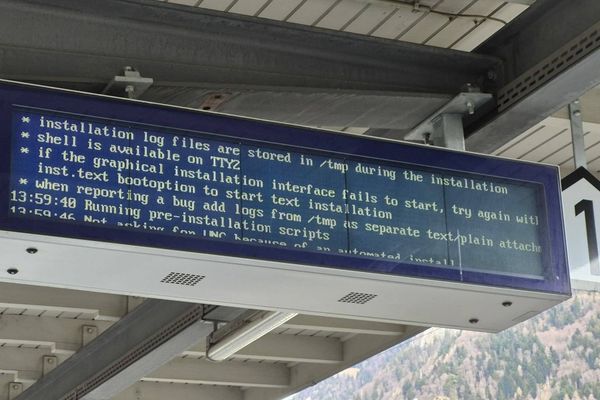 Penguin-powered platform board keels over at Alpine station • The Register