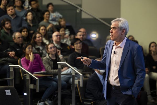 Jonathan Haidt Warns of Tech's Impact on Cognition and Democracy in MIT Lecture