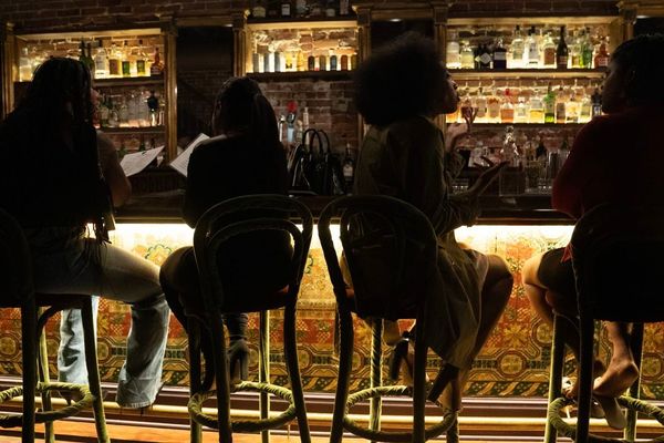 Phone-Free Restaurants and Bars Gain Momentum as Digital Detox Trend Spreads Across U.S.