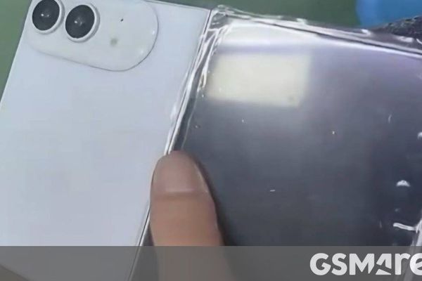 Apple’s iPhone Fold spotted in white/silver – details from Ice Universe leak