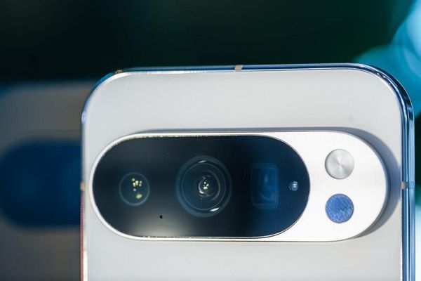 Pixel 10 Pro's Computational Photography Dominates Real-World Test: Setting a New Smartphone Imaging Benchmark