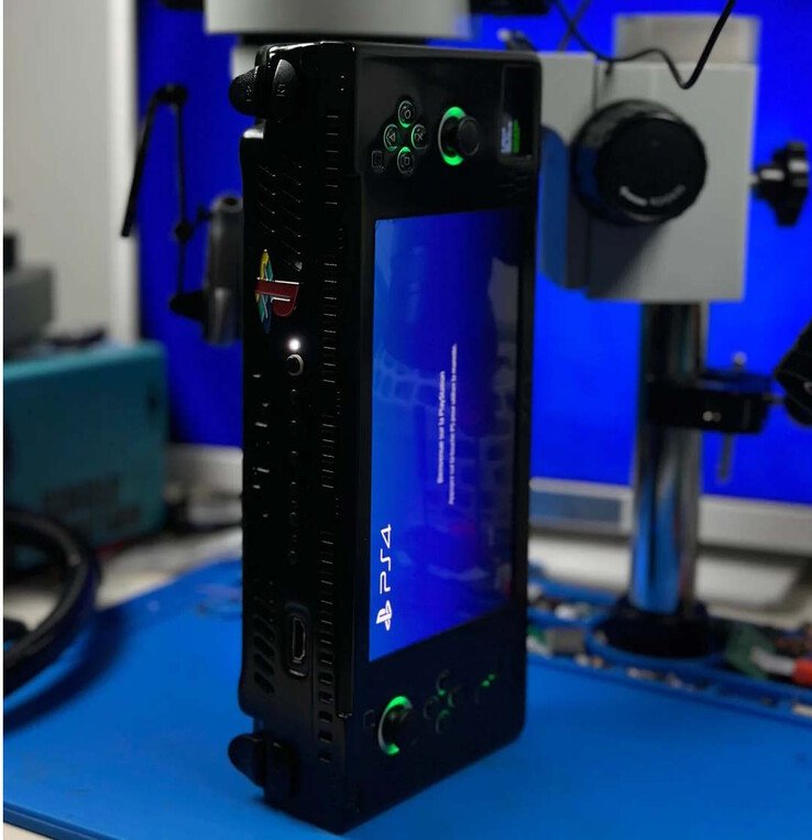 The PS4 handheld is pretty bulky (Image source: wewillmakeitnow)