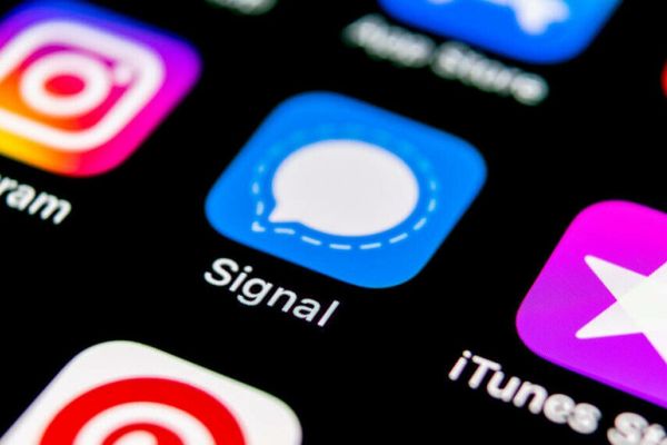 Poland Bans Signal for Officials, Rolls Out State‑Built mSzyfr Messenger