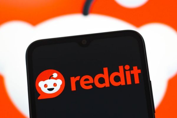 Reddit Enforces Age Verification in UK, Igniting Privacy and Compliance Debate
