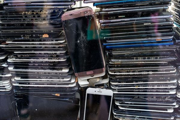 Researchers Recycle Old Pixel Phones Into 'Computing Platforms' — Old Smartphone Processors Outperform Server CPUs on Single-Core Benchmarks