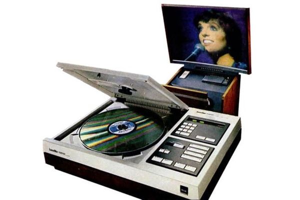 Retro tech fan views LaserDisc movie data with a budget microscope • The Register