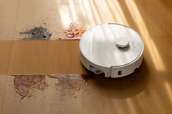 Roborock Qrevo Curv 2 Flow Robot Vacuum with Roller Mop Coming to Europe