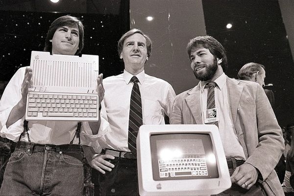 The Day Apple Lost Its Third Founder: Ronald Wayne's 12-Day Journey