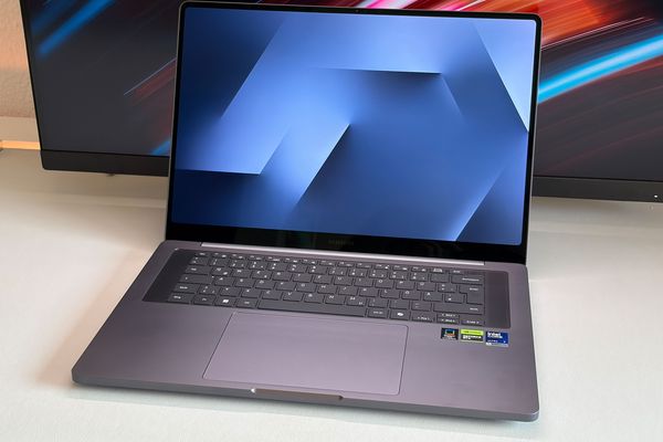 Samsung finally uses a better OLED panel with more than 1000 nits for the Galaxy Book6 Ultra, but the competition is still superior