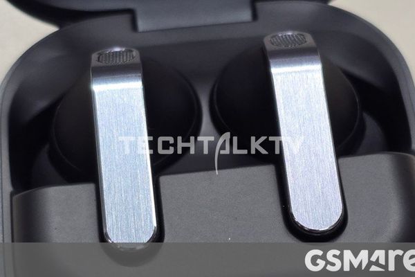 Samsung Galaxy Buds4 Series Dummy Units Reveal Metallic Stem Design Ahead of Launch