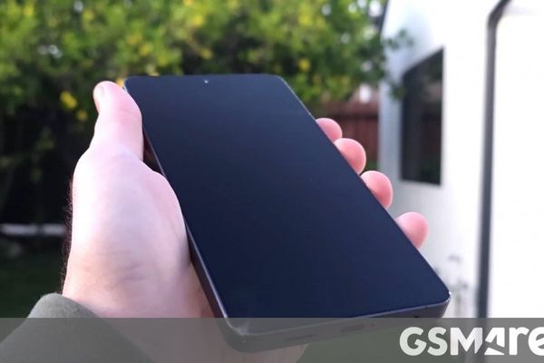 Samsung Galaxy S26 Ultra Drop Test Reveals Durability Trade-offs with New Design