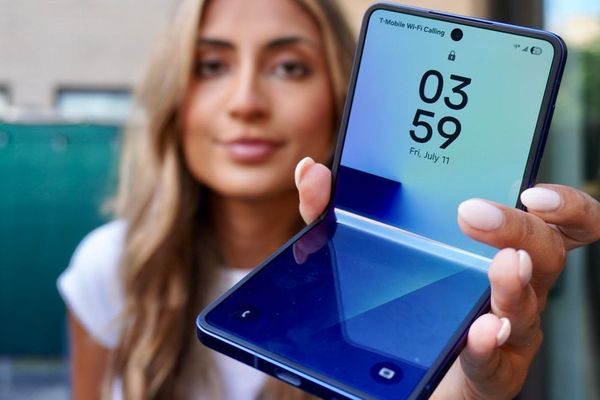 Samsung Galaxy Z Flip 7 Hands-On: How a Slimmer Design and Smarter FlexWindow Redefine Foldable Utility