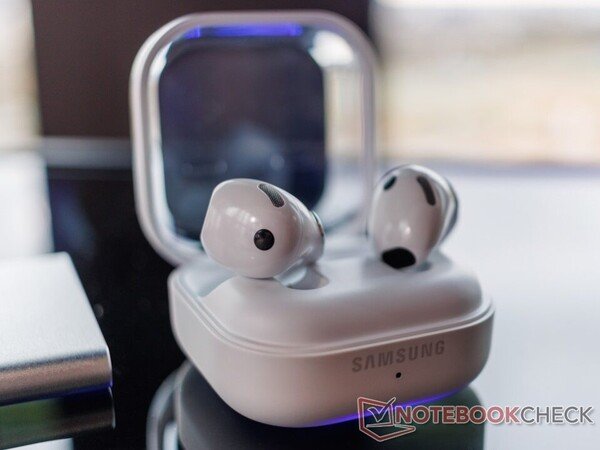 The Galaxy Buds 4 has a redesigned charging case but retains the transparent lid.