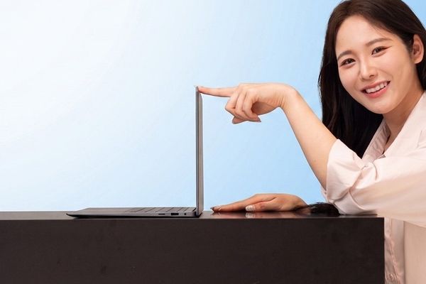 Samsung Unveils Ultra‑Slim OLED Panel – 20% Thinner, Up to 240 Hz for Gaming Laptops