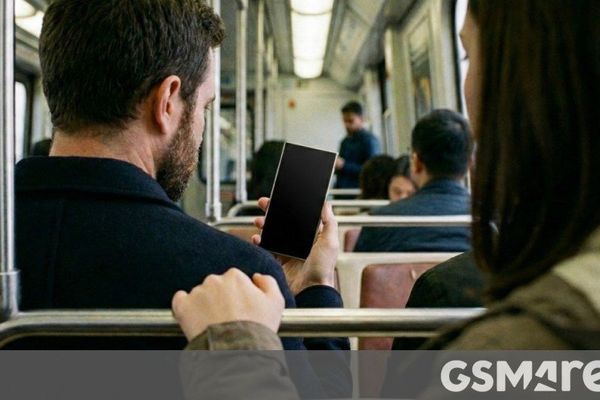 Samsung's Privacy Display Technology Poised to Arrive on Apple MacBooks by 2029