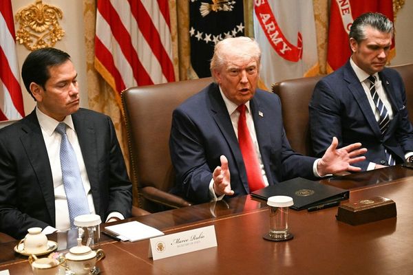 Trump Convenes Iran Situation Room Meeting Amid Renewed Hormuz Crisis