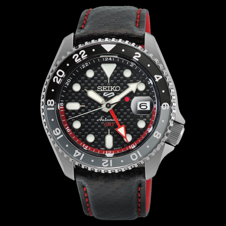Red accents on the GMT and seconds hand reinforce the watch’s motorsport theme.