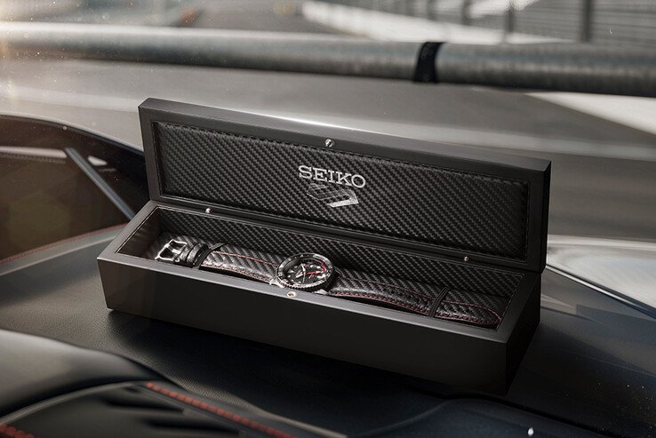 The SSK057K ships in a custom collector’s box with Supercars-themed extras.