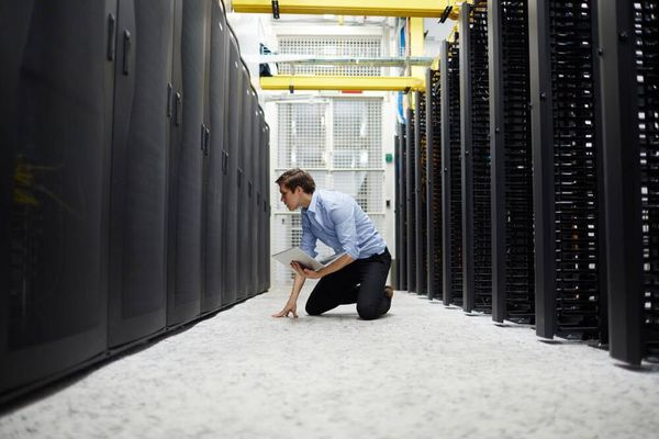 Server crashes traced to one very literal knee-jerk reaction