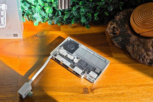 Sharge Disk Pro 2TB Review: Portable SSD with Built-in Hub and Active Cooling