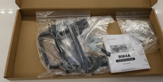 SilverStone RM4A contents