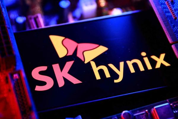 SK Hynix Joins the Trillion‑Dollar Club as AI‑Driven Capital Spending Fuels East Asian Market Rally