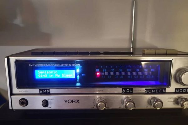 Vintage Radio Gets New Life as Raspberry Pi-Powered Plex Server