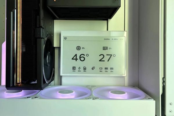 Someone installed an e-ink stat display in their PC, and it looks gorgeous
