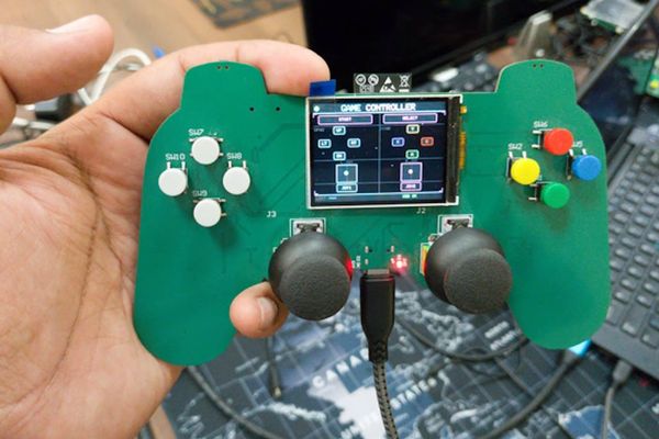 This ESP32 handheld puts the game and the controller in the same device