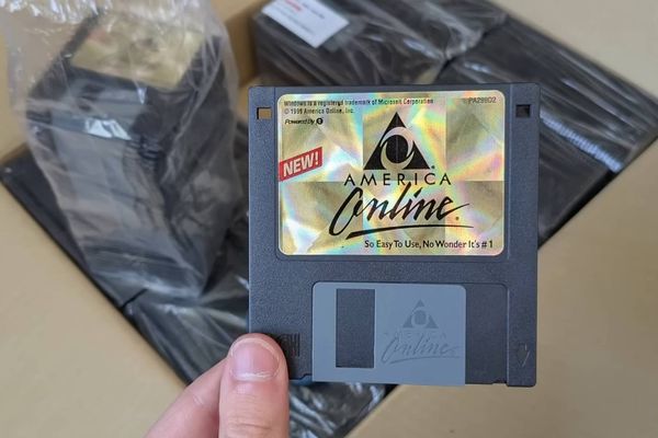 Someone ran Factorio off of 1,000 AOL floppy disks, and it took way too long