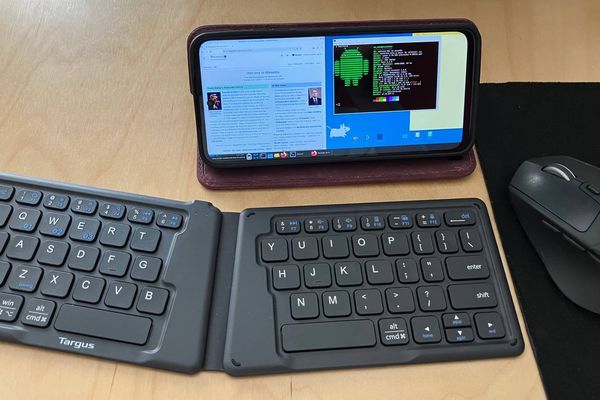 Someone turned a $50 smartphone into a Linux laptop, and it works better than you'd think