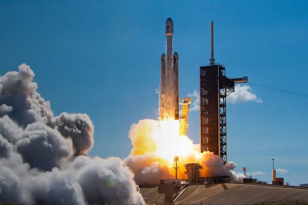 SpaceX's Million-Satellite Orbital Data Center Plan Raises Kessler Syndrome Concerns