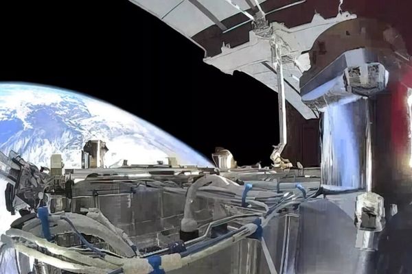 SpaceX's Starshield Spy Satellites Caught Sending Signals in the Wrong Direction, Raising Spectrum Concerns