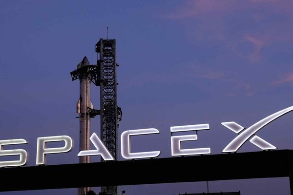 Mitsubishi UFJ Halts Inflows to SpaceX Fund as Japanese Retail Investors Chase Pre-IPO Exposure
