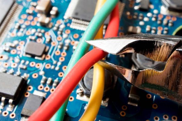 SparkFun Terminates Adafruit Partnership Amid Harassment Allegations