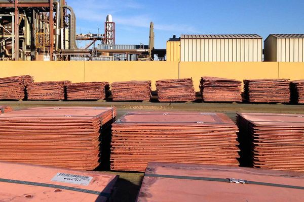 Speculators Drive Copper Near Record Highs Amid Sulfur Supply Concerns and AI‑Powered Demand