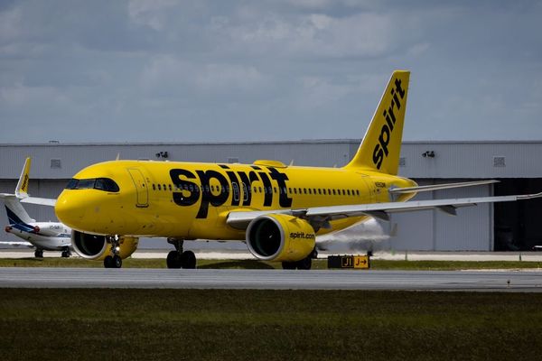 Spirit Airlines shuts down after Trump rescue plan falls apart