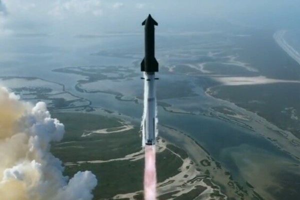 Starship Flight Test 12: Satellite Deployment Success, Booster Failure Highlights Moon‑Mission Timeline