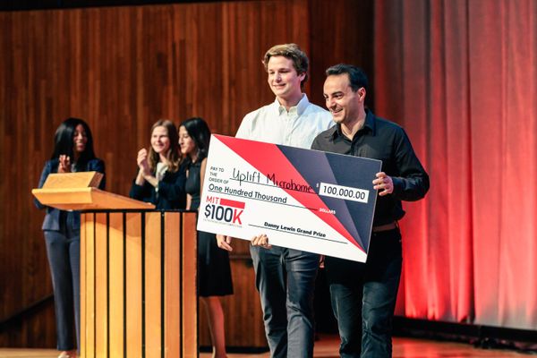 Uplight Microhome Wins MIT $100K Competition with Reusable Emergency Housing Solution