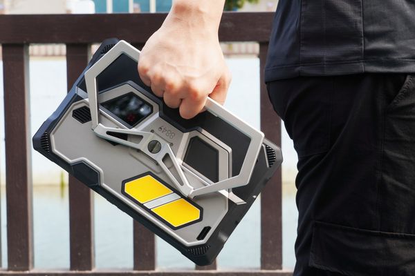 Tank Pad Ultra: A Rugged Tablet with Built-in 1080p Projector for Field Work