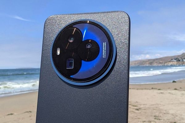 TCL Nxtpaper 60 Ultra: The Eye-Comfort Focused Smartphone Challenging Flagship Norms