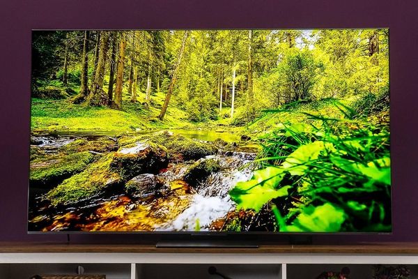 TCL QM8K Mini LED TV Review: Bright Room Dominance at a Discounted Price Point