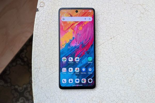 TCL's $200 Nxtpaper Phone: An Eye-Friendly Android Experiment with Compromises