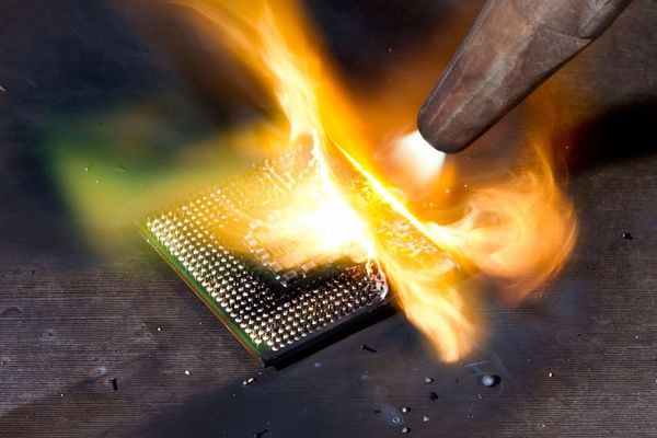 Extreme CPU Delidding: When Unconventional Tools Meet Silicon Analysis