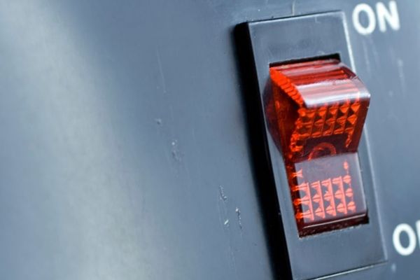 Techie Unjustly Banned After UPS Failure Exposes Critical Infrastructure Flaws