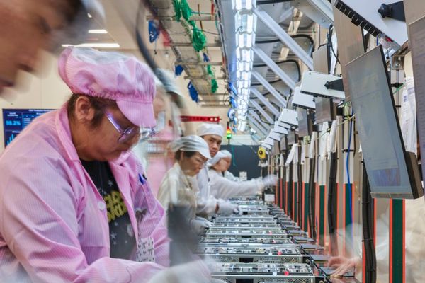 Apple's Reshoring Gamble: Promises and Pitfalls in the US Chip Supply Chain