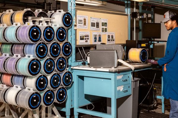 Corning's Fiber-Optic Revival: How Data Centers and Meta's $6B Deal Fueled an Unlikely Tech Comeback