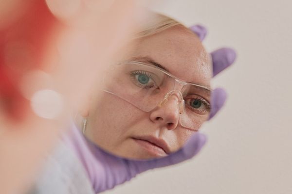 ASML's X-ray Vision: Metal-Organic Frameworks Could Revolutionize Silicon Etching