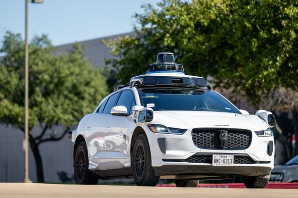 Waymo Robotaxi Blocks Ambulance During Austin Mass Shooting Response