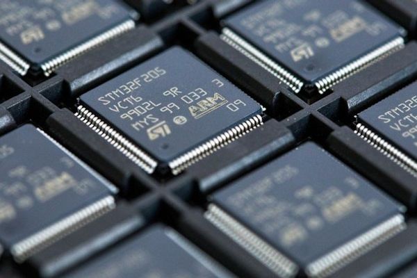 Arm CEO Dismisses AI Apocalypse Fears as 'Micro-Hysteria' Amid Industry Uncertainty